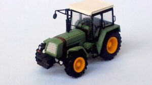 Stavebnice traktoru Fortschritt ZT 320/323