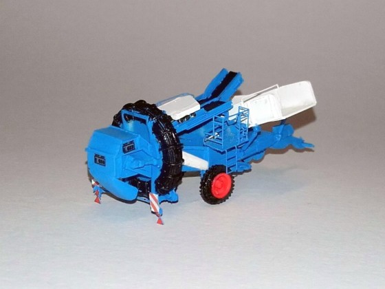 Bramborový kombajn Fortschritt E-689