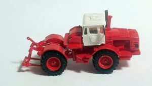 Sovětský traktor Kirovec K-700